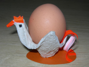Подставка «Петушок» для пасхальных яиц своими руками.
