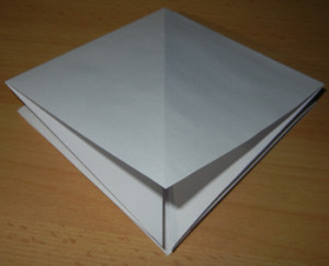 Деревце (цветочек) из бумаги с элементами оригами.