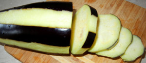 Картофель, запеченный с баклажаном.