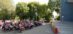 25 июля 2014 года во Владимирском саду поздравили школьников и пап.