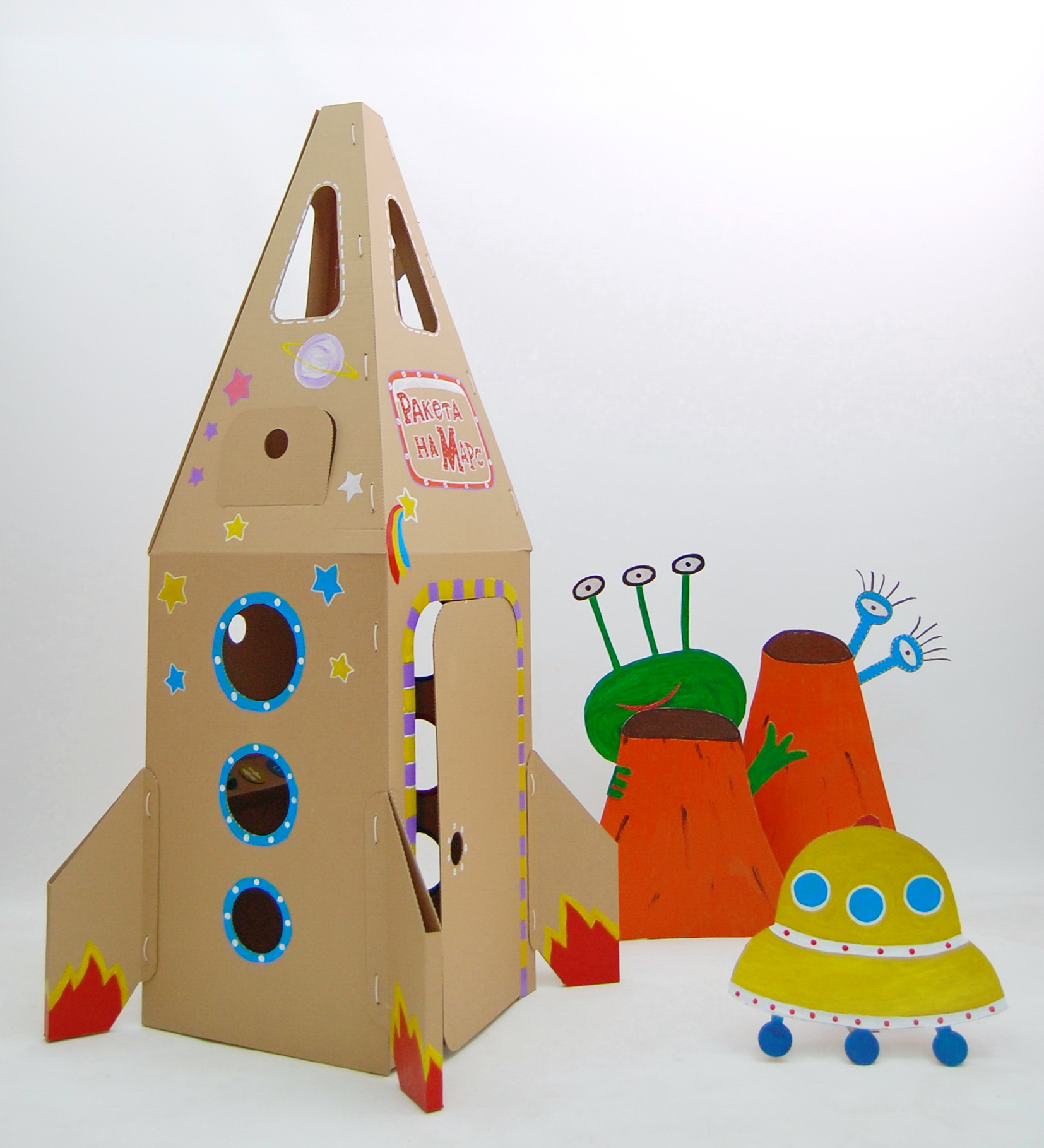 Картонные игрушки. Ракета из картона большая. Ракета из картона для детей. Космический корабль из картона. Ракета из коробок.